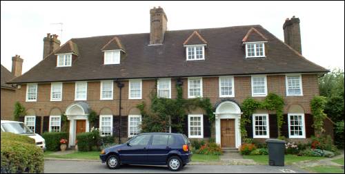 02-3 Linnell Close